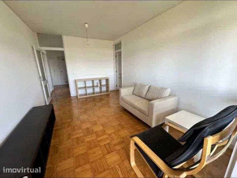 Arrendamento T3 na Rua Rui de Pina, Porto - Grande imagem: 2/12