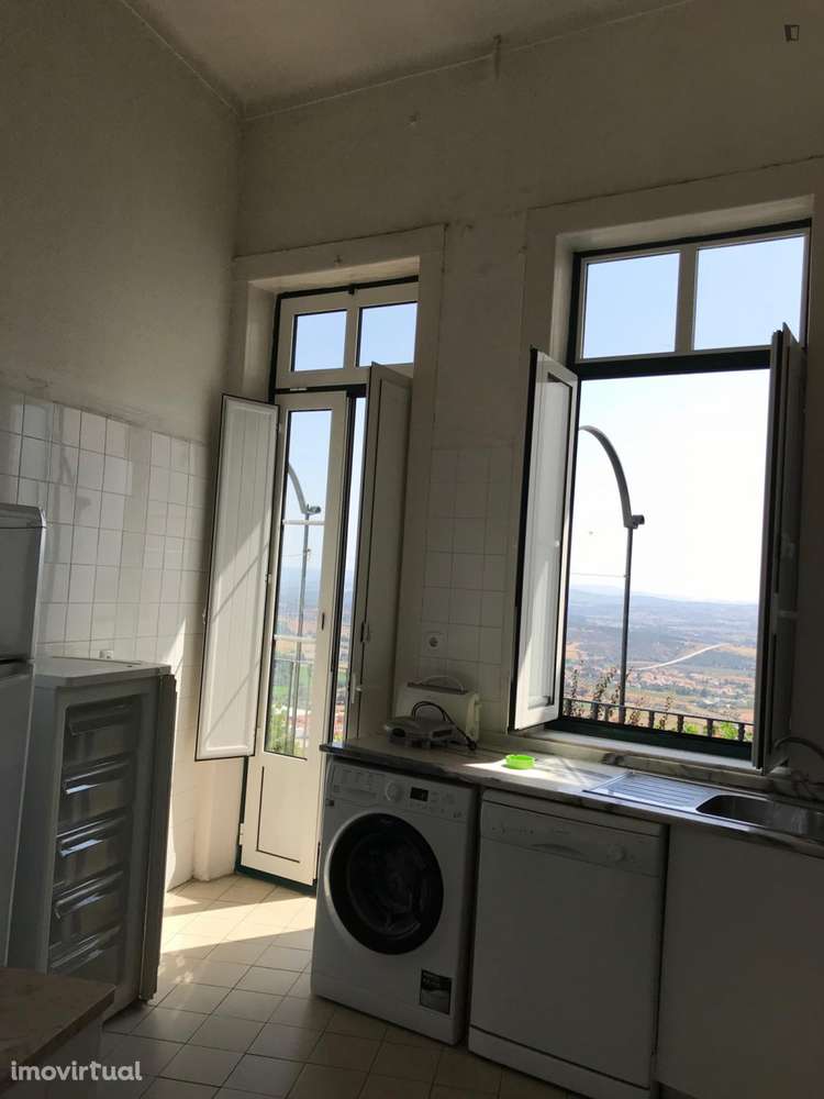 Quarto - localizado em Covilha - Grande imagem: 5/6