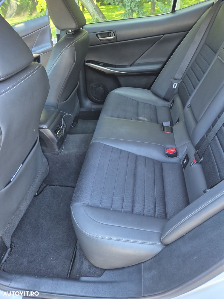 Lexus Seria IS 250 Aut. Business - 18