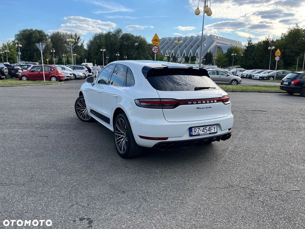 Porsche Macan Turbo - 18