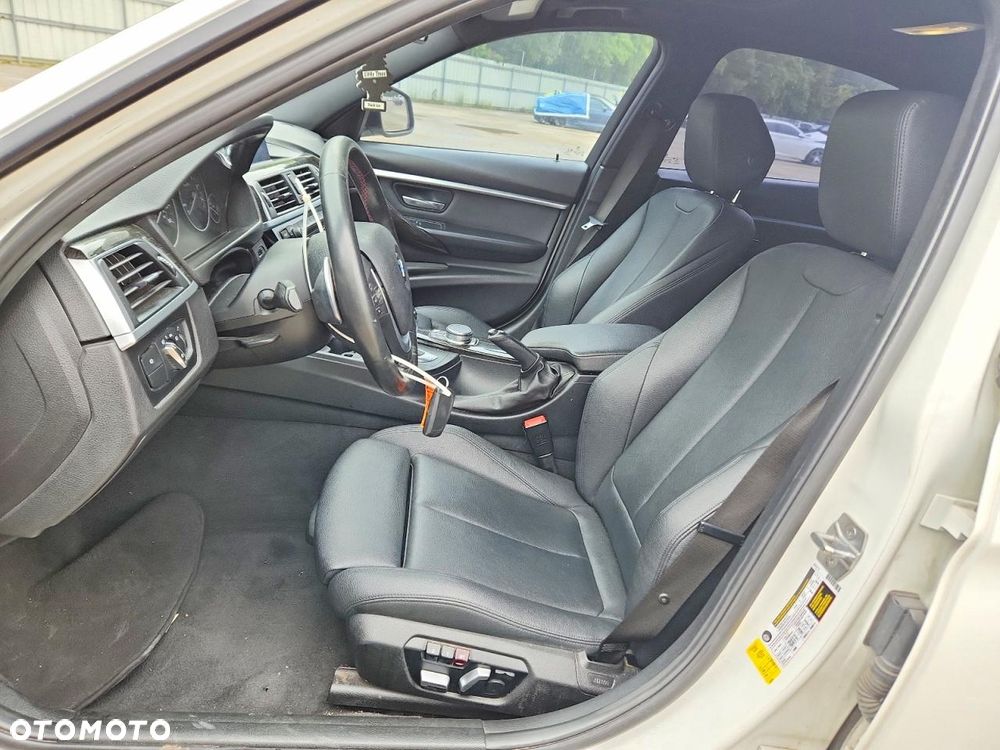 BMW Seria 3 330i M Sport - 7