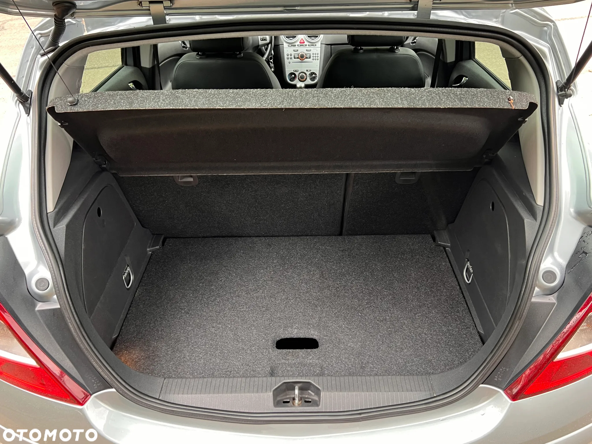 Opel Corsa 1.4 16V Cosmo - 32