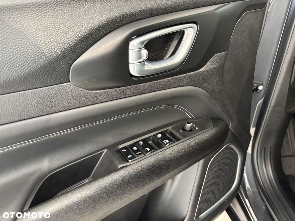 Jeep Compass - 26