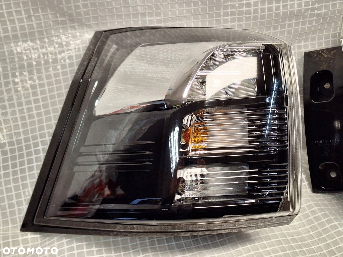 lampa tyl tylna lewa suzuki s-cross 2022- orginal europa demont super stan - 2