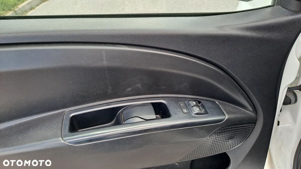 Opel COMBO - 13