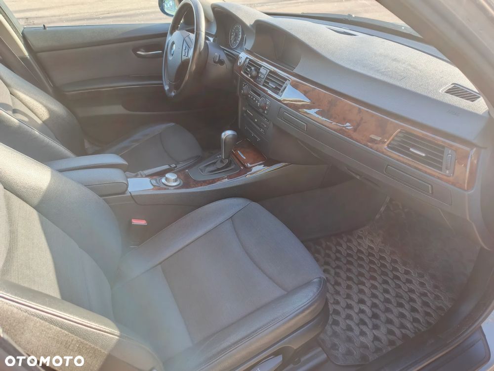 BMW Seria 3 325xi - 12