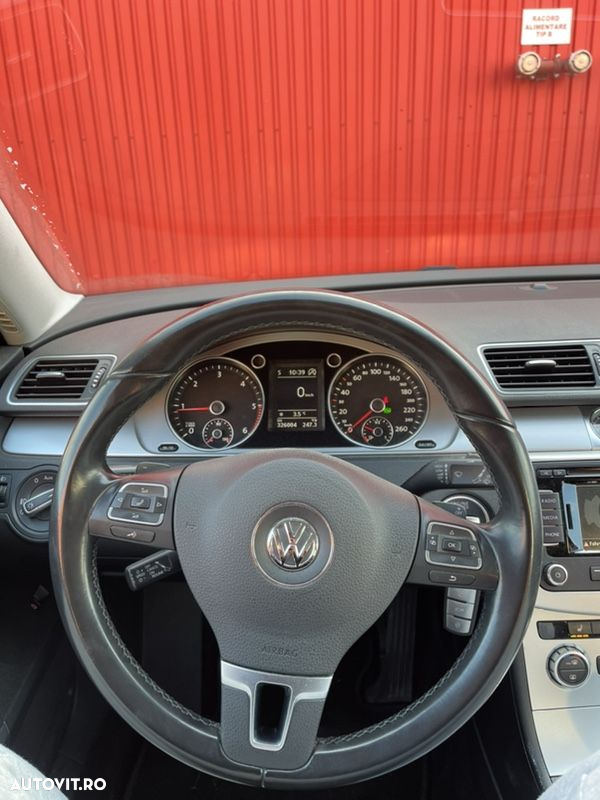 Volkswagen Passat Variant 2.0 TDI BlueMotion Technology DSG Comfortline - 8