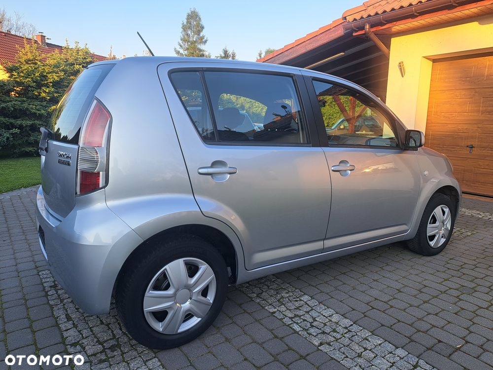 Daihatsu Sirion 1.0 - 6