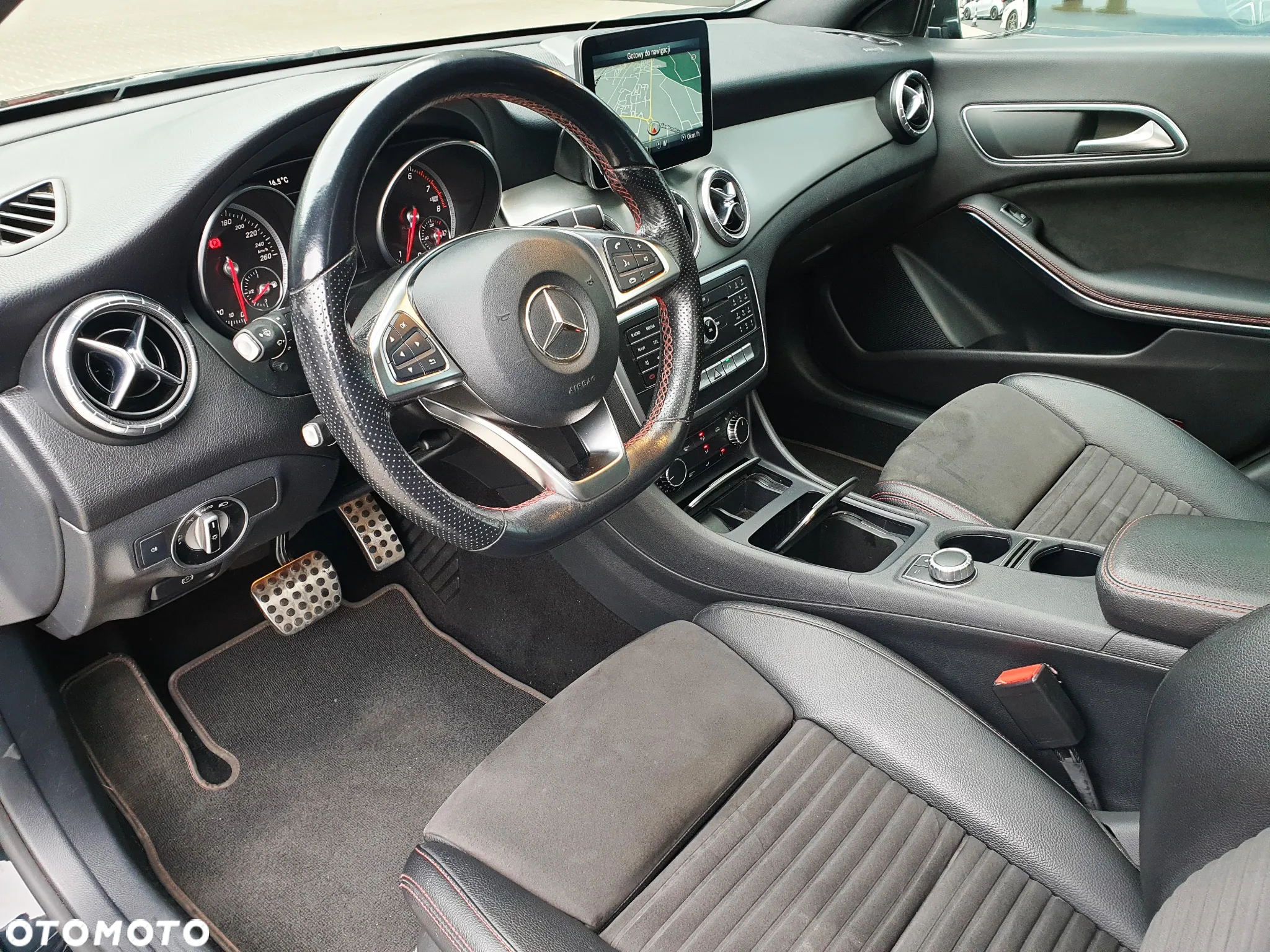 Mercedes-Benz CLA 180 7G-DCT AMG Line - 14