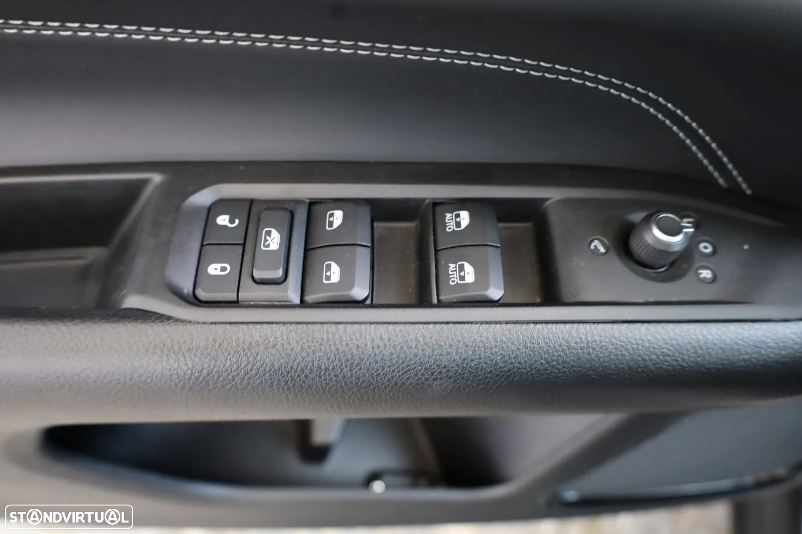 Jeep Compass 1.3 T Limited - 28