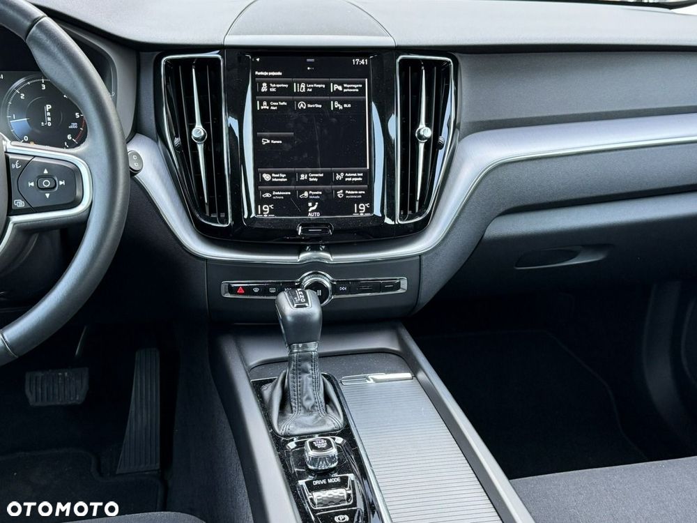 Volvo XC 60 D4 Momentum Pro - 22