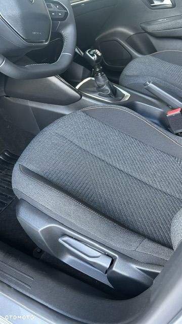 Peugeot 208 - 16