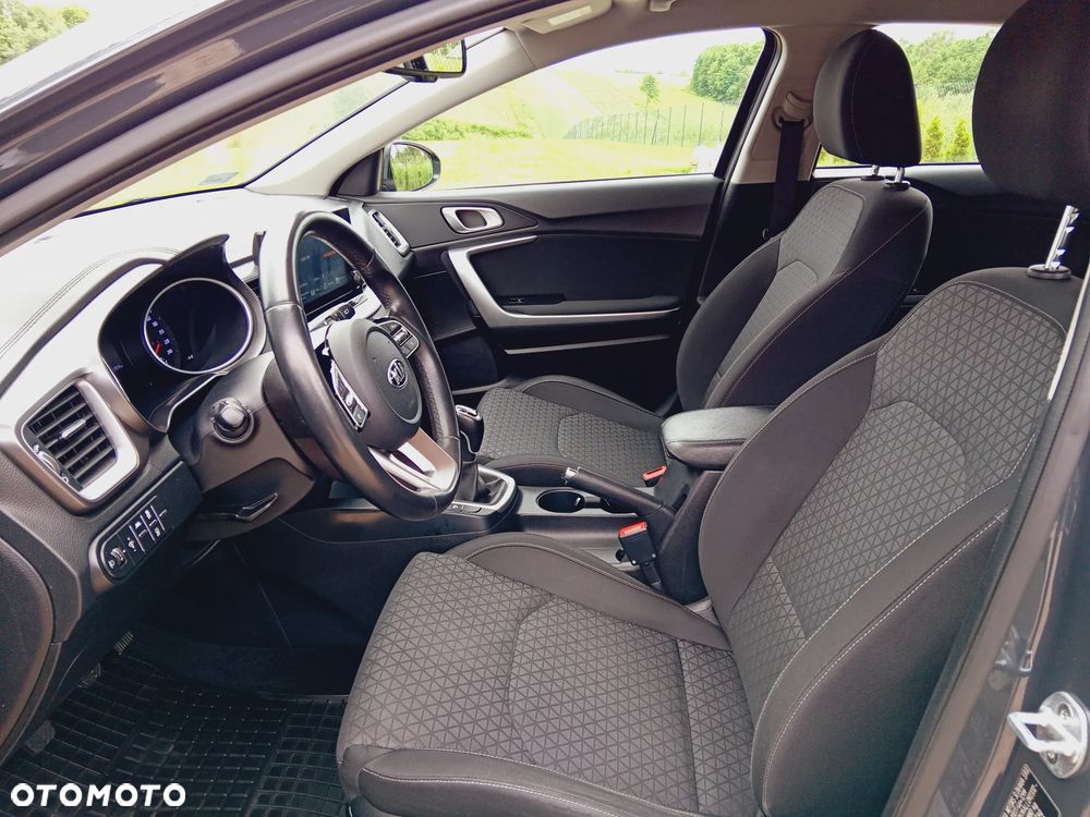Kia Ceed 1.6 CRDi SCR M - 28