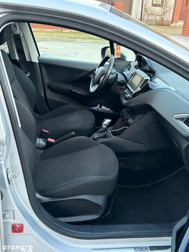 Peugeot 208 - 15