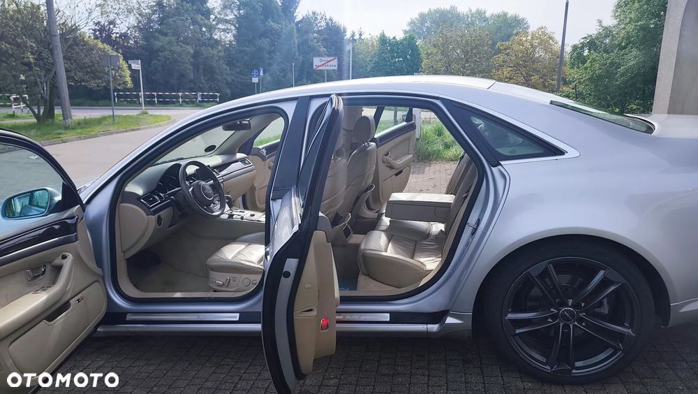 Audi A8 4.2 Quattro - 11