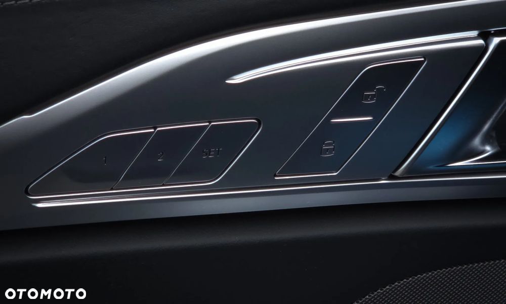 BMW Seria 8 840i - 13