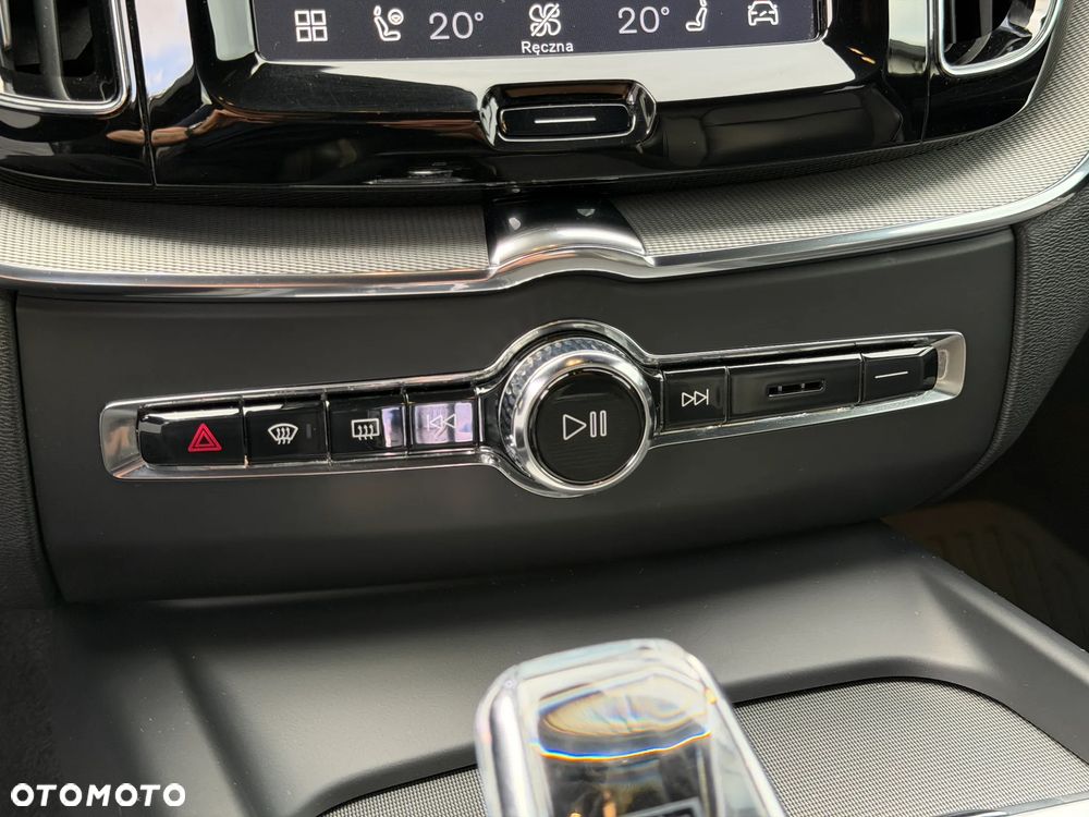 Volvo XC 60 B4 D Plus Dark - 21
