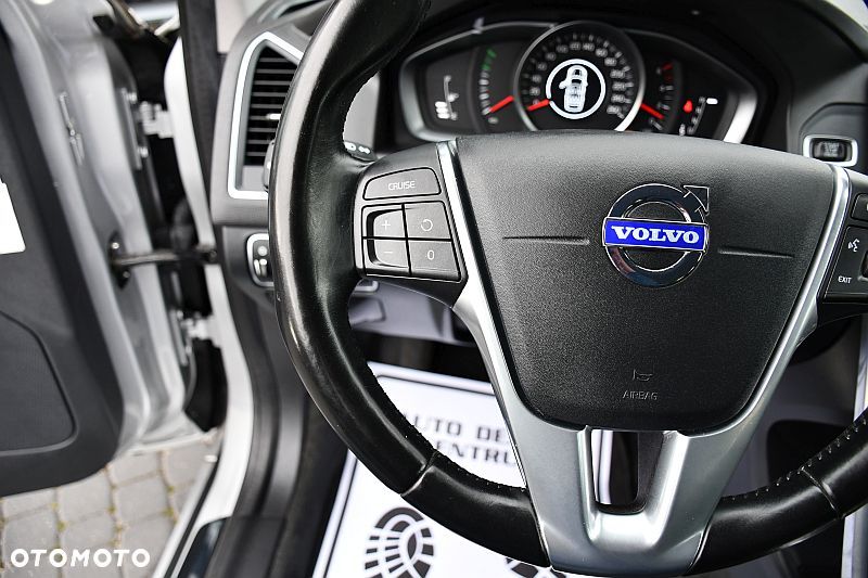 Volvo XC 60 D4 Geartronic Momentum - 17