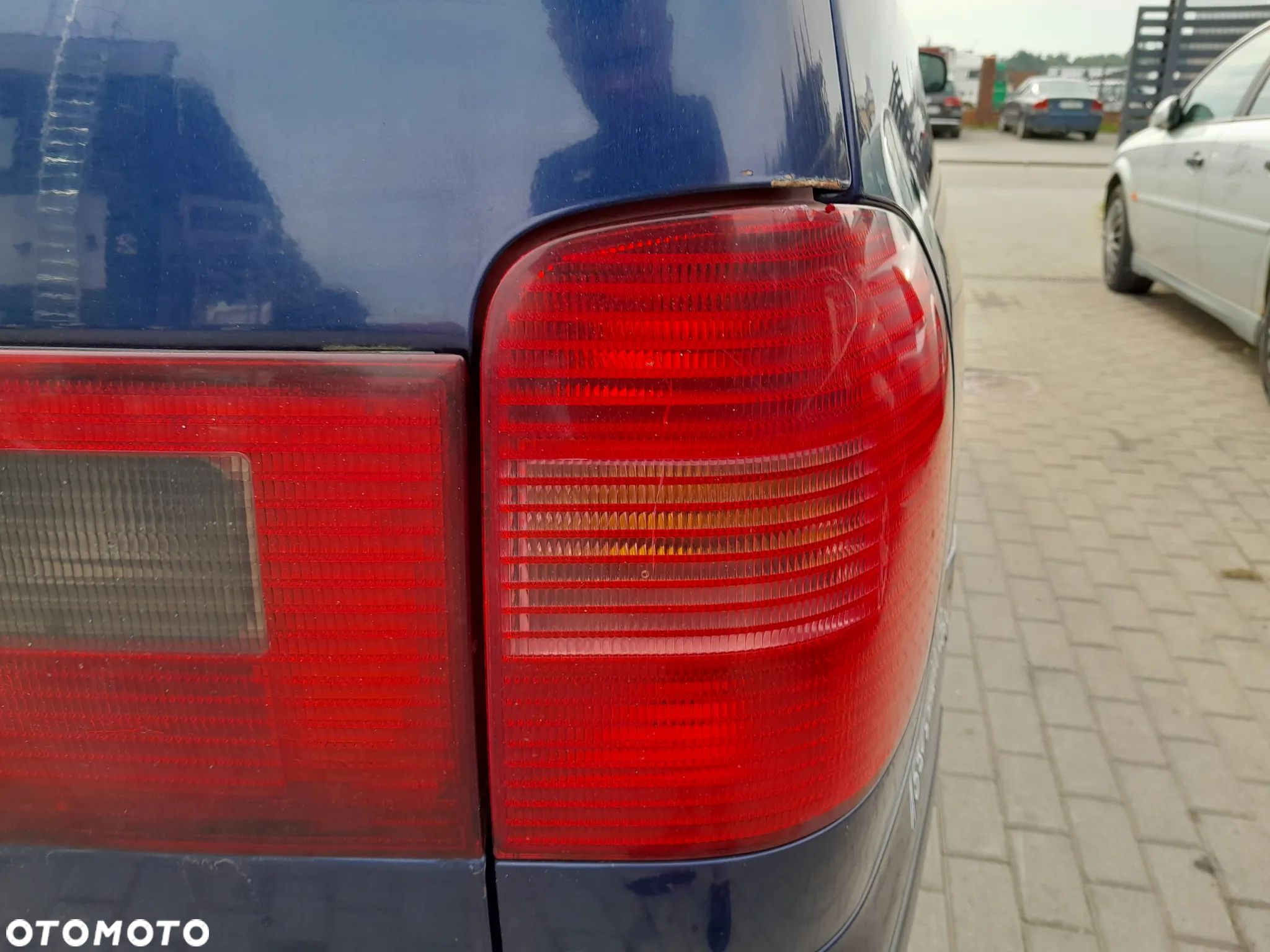 VW SHARAN LAMPA PRAWA TYLNA PRAWY TYŁ W BŁOTNIK - 1