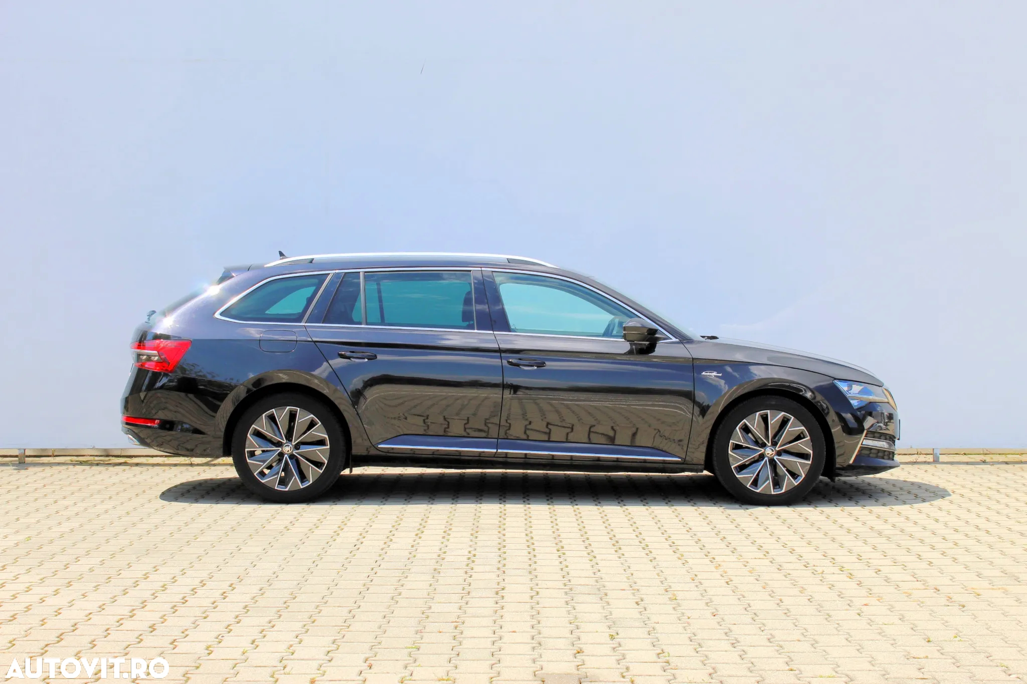 Skoda Superb Combi 2.0 TDI DSG 4X4 Laurin & Klement - 6