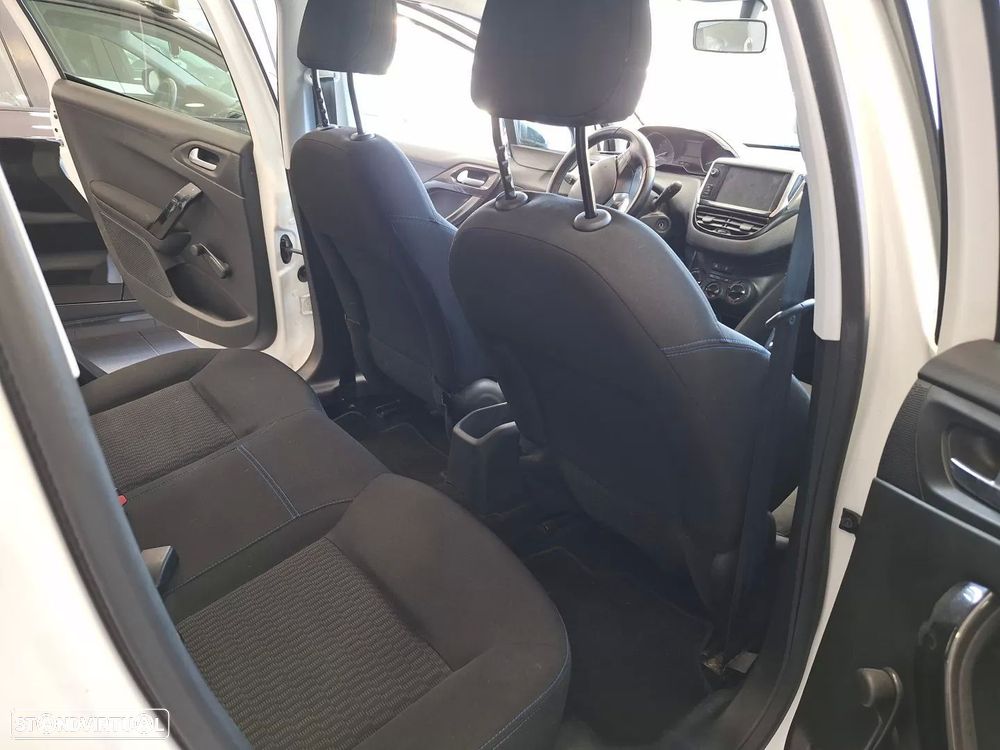 Peugeot 208 1.2 VTi SE Style - 7