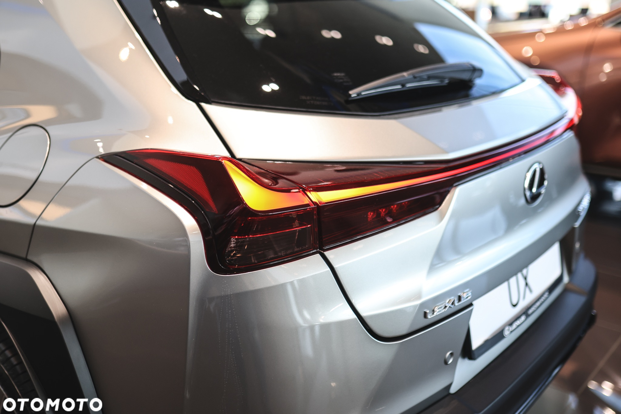 Lexus UX 300h F Sport Design - 7