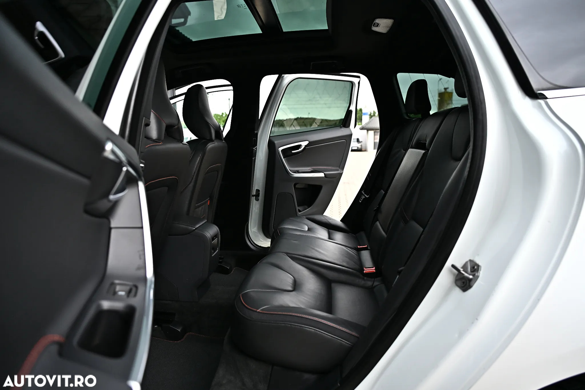 Volvo XC 60 D4 AWD Geartronic Ocean Race - 19
