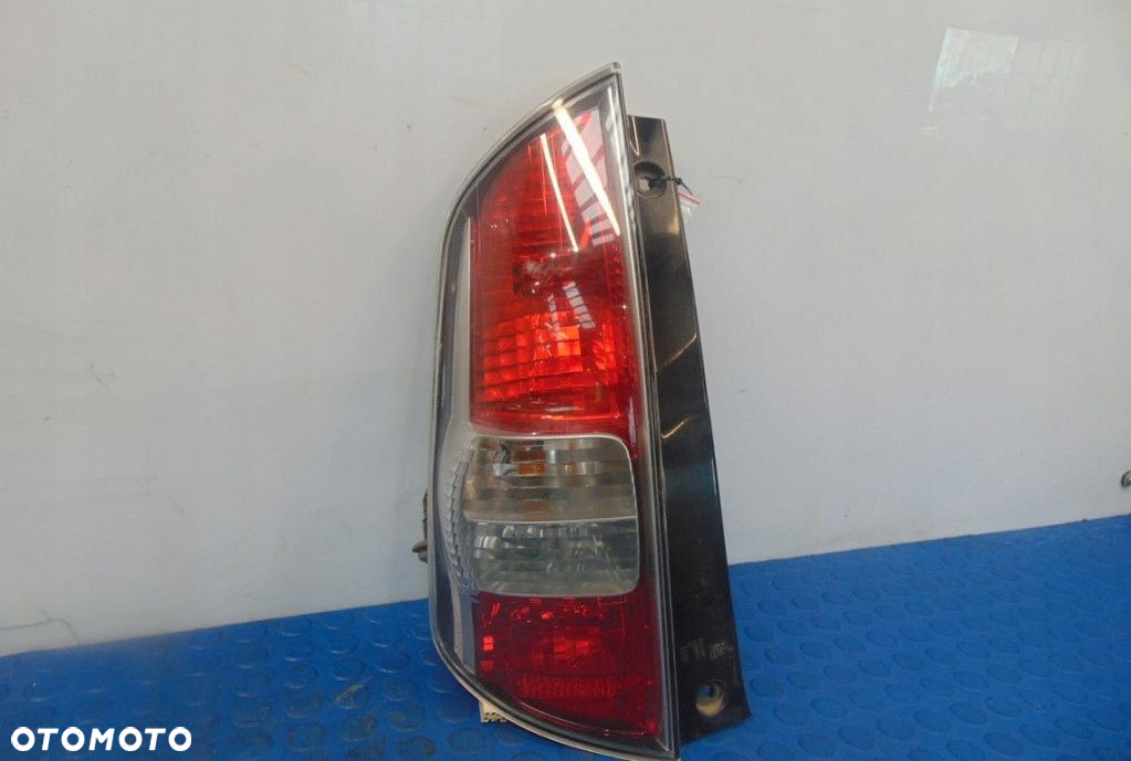 DAIHATSU SIRION II LAMPA TYŁ LEWA - 2