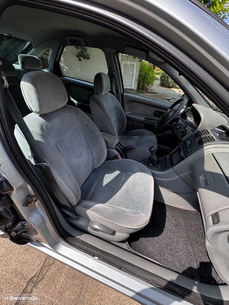 Renault Laguna 1.9 dTi RXE - 12