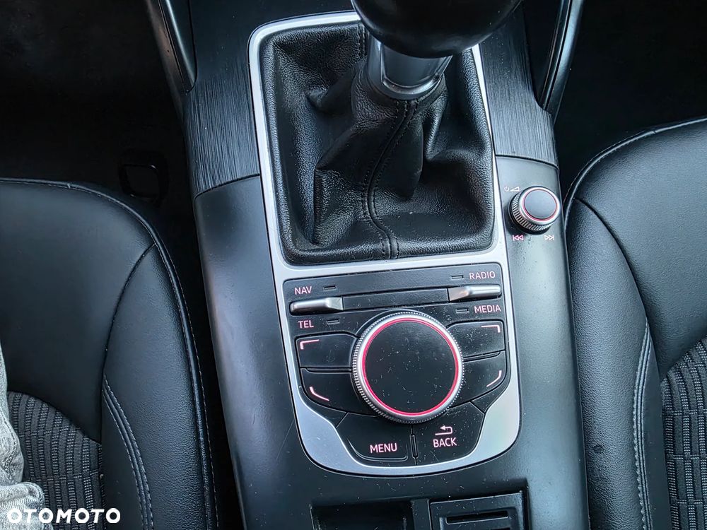 Audi A3 Sportback 2.0 TDI S line Sportpaket - 23