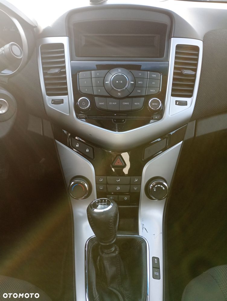 Chevrolet Cruze - 12