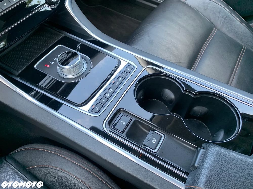 Jaguar XE 2.0 D Prestige - 22