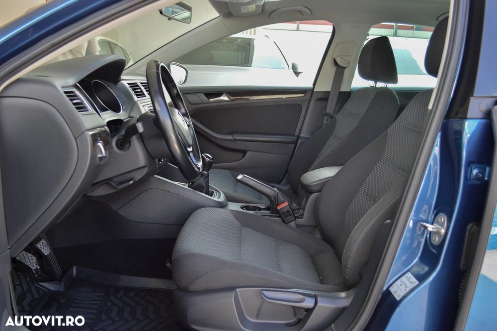 Volkswagen Jetta 2.0 TDI Comfortline - 14