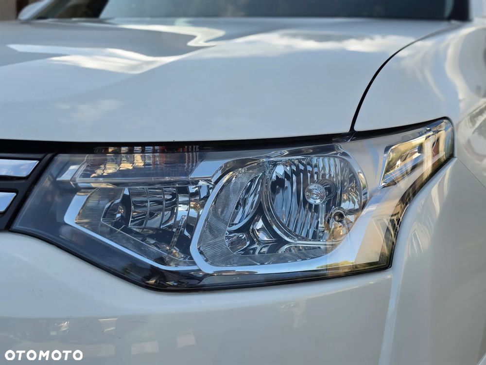 Mitsubishi Outlander - 3