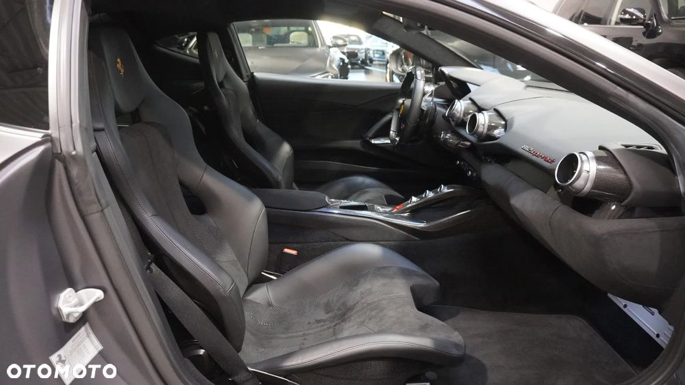 Ferrari 812 Superfast - 9