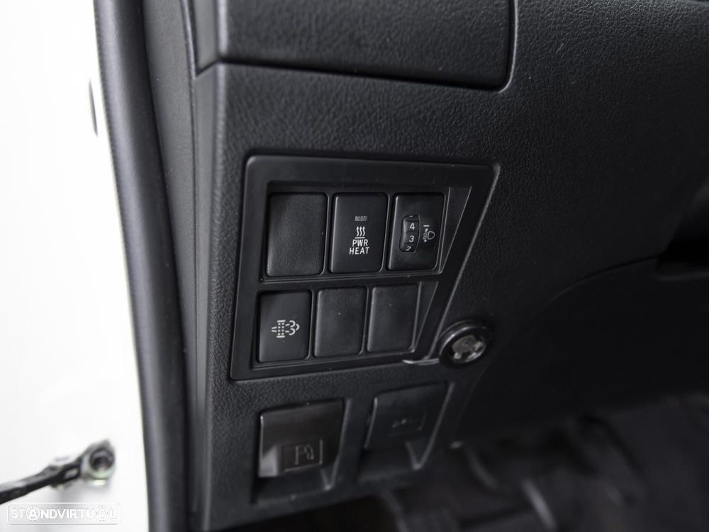 Toyota Hilux 2.4 D-4D 4WD CS CH c/iva - 12