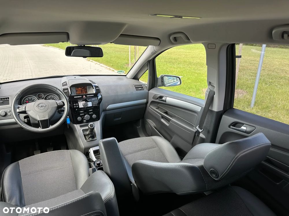 Opel Zafira - 17
