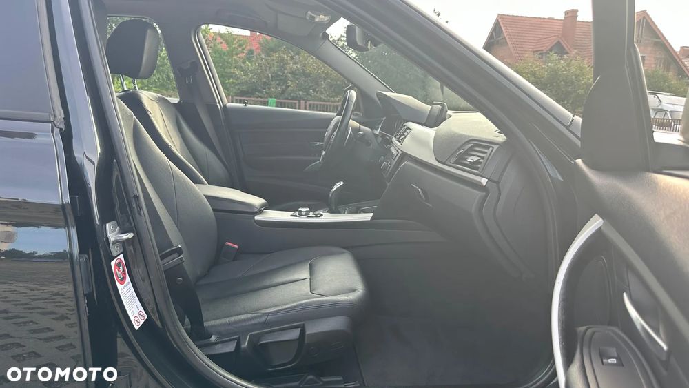 BMW Seria 3 320d xDrive - 17