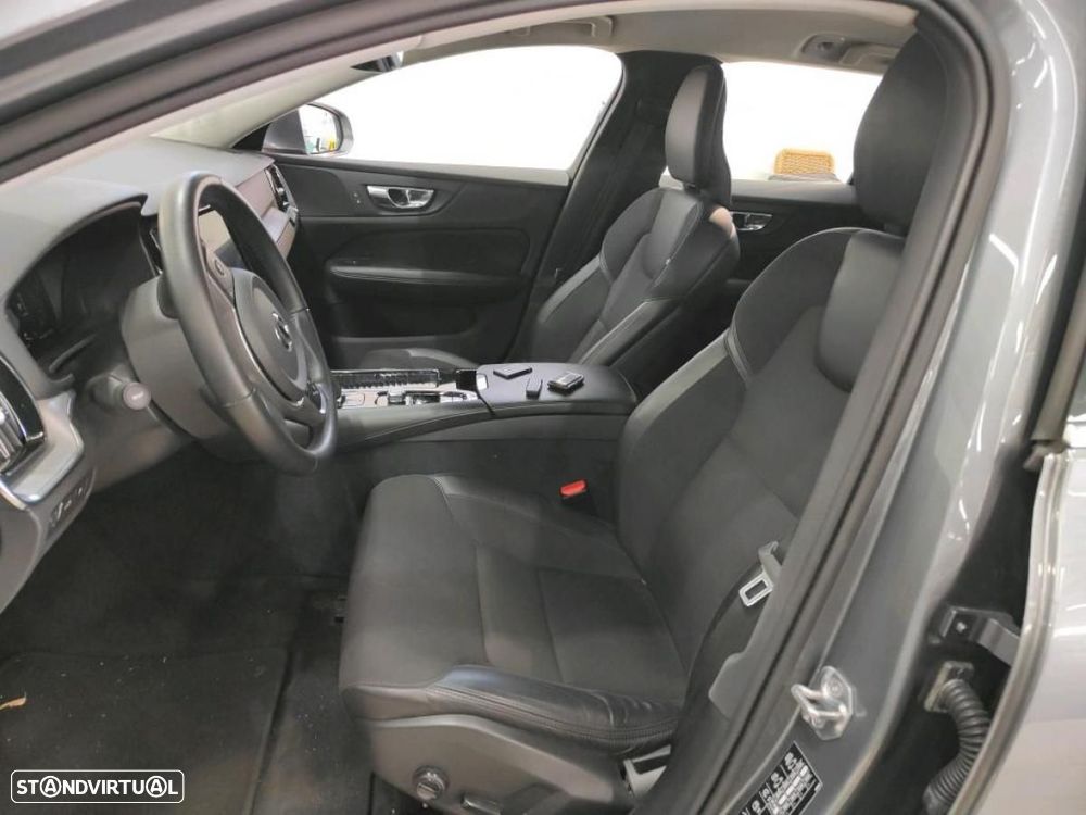 Volvo V60 2.0 T8 AWD TE Momentum - 3