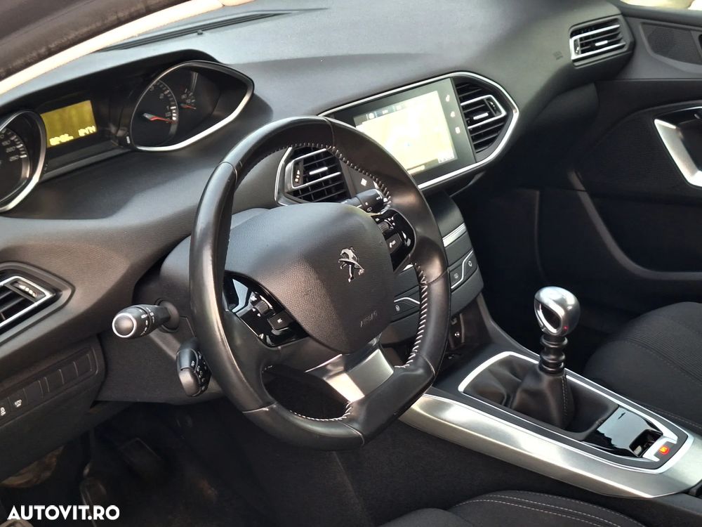 Peugeot 308 1.2 L PureTech Turbo Allure - 9