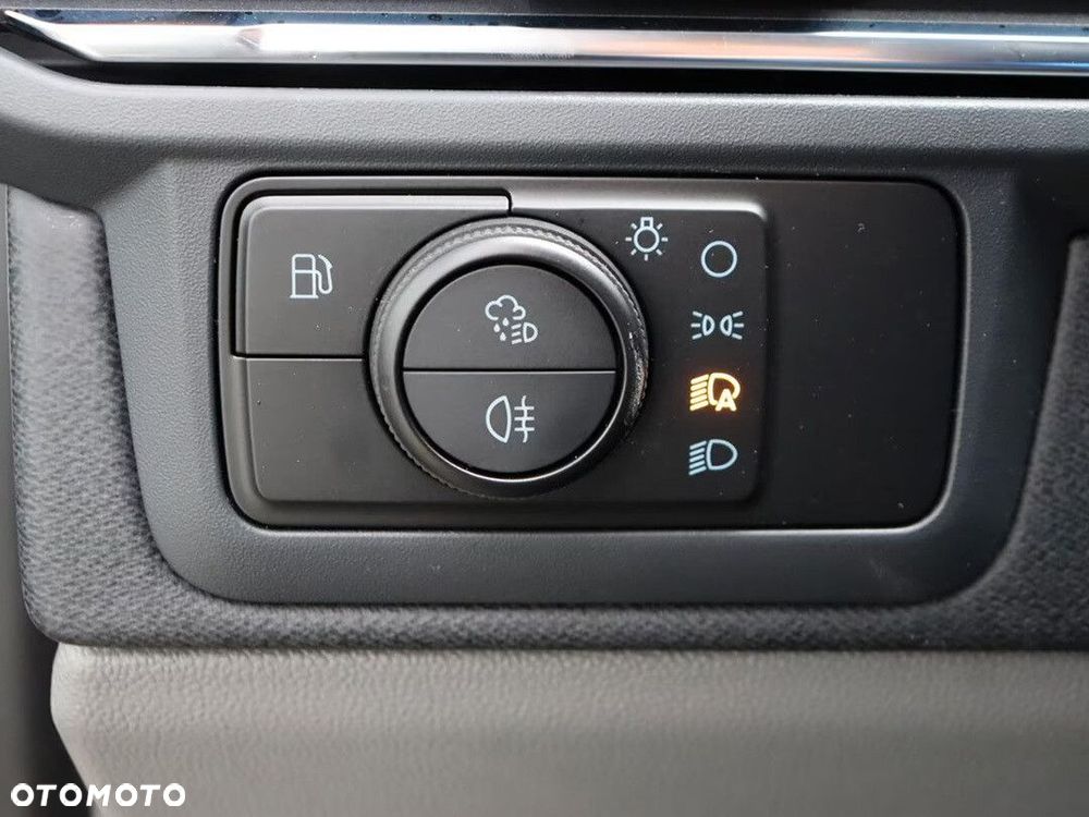 Ford Tourneo Custom - 15
