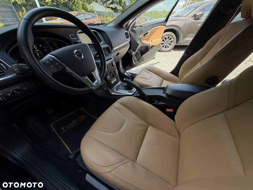Volvo V40 Cross Country D2 Momentum - 19