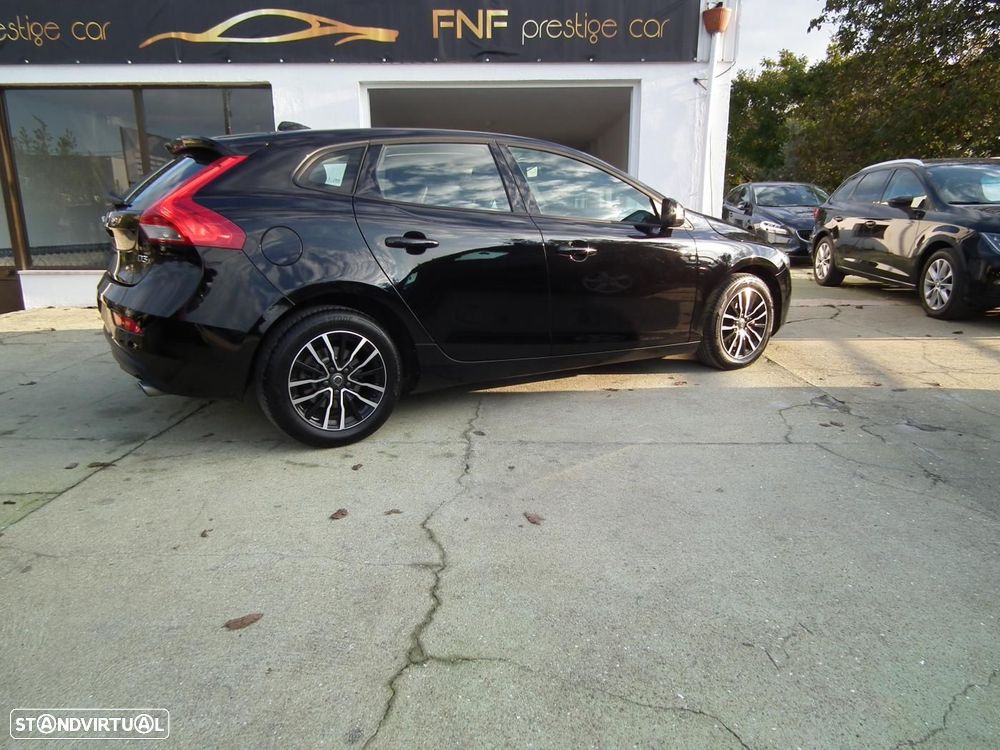 Volvo V40 2.0 D3 Momentum - 6