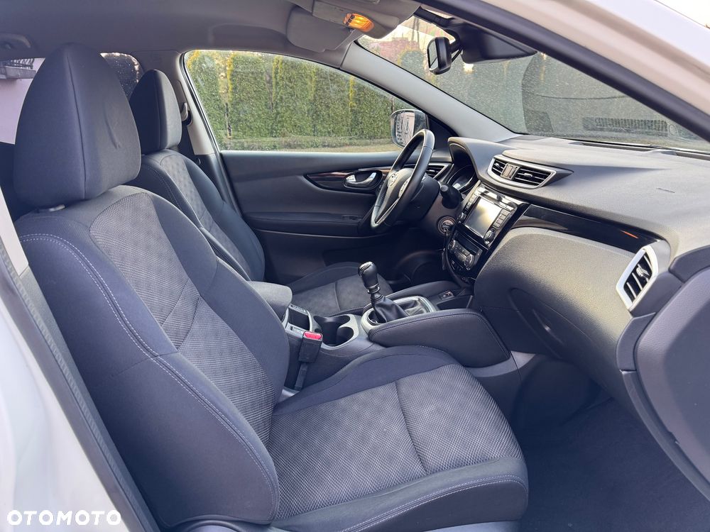 Nissan Qashqai 1.2 DIG-T N-Vision - 17