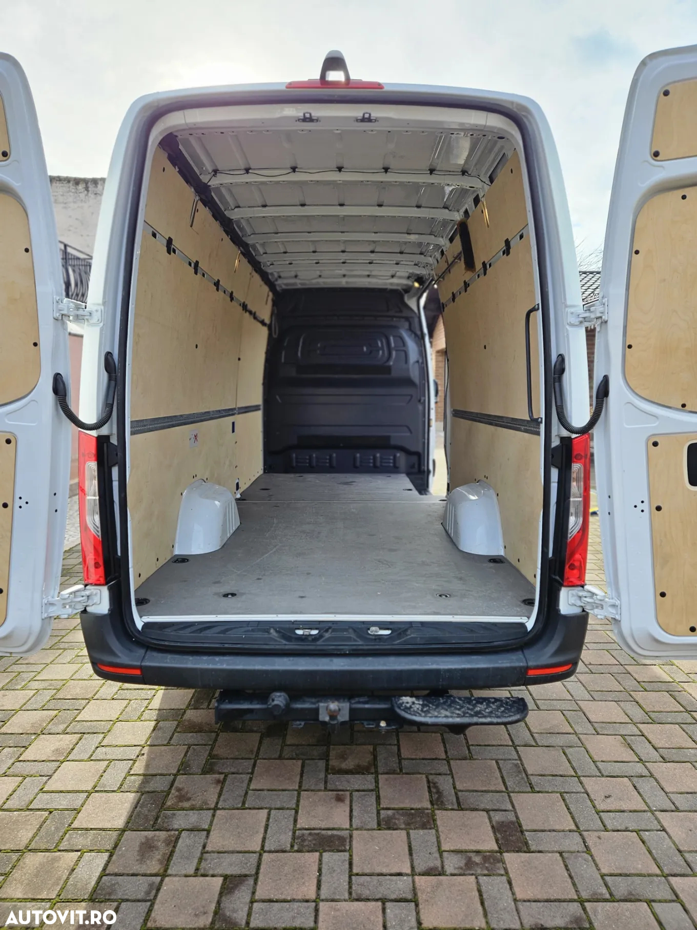 Mercedes-Benz Sprinter Tourer 317 CDI 170CP L3H2 RWD 6MT - 18