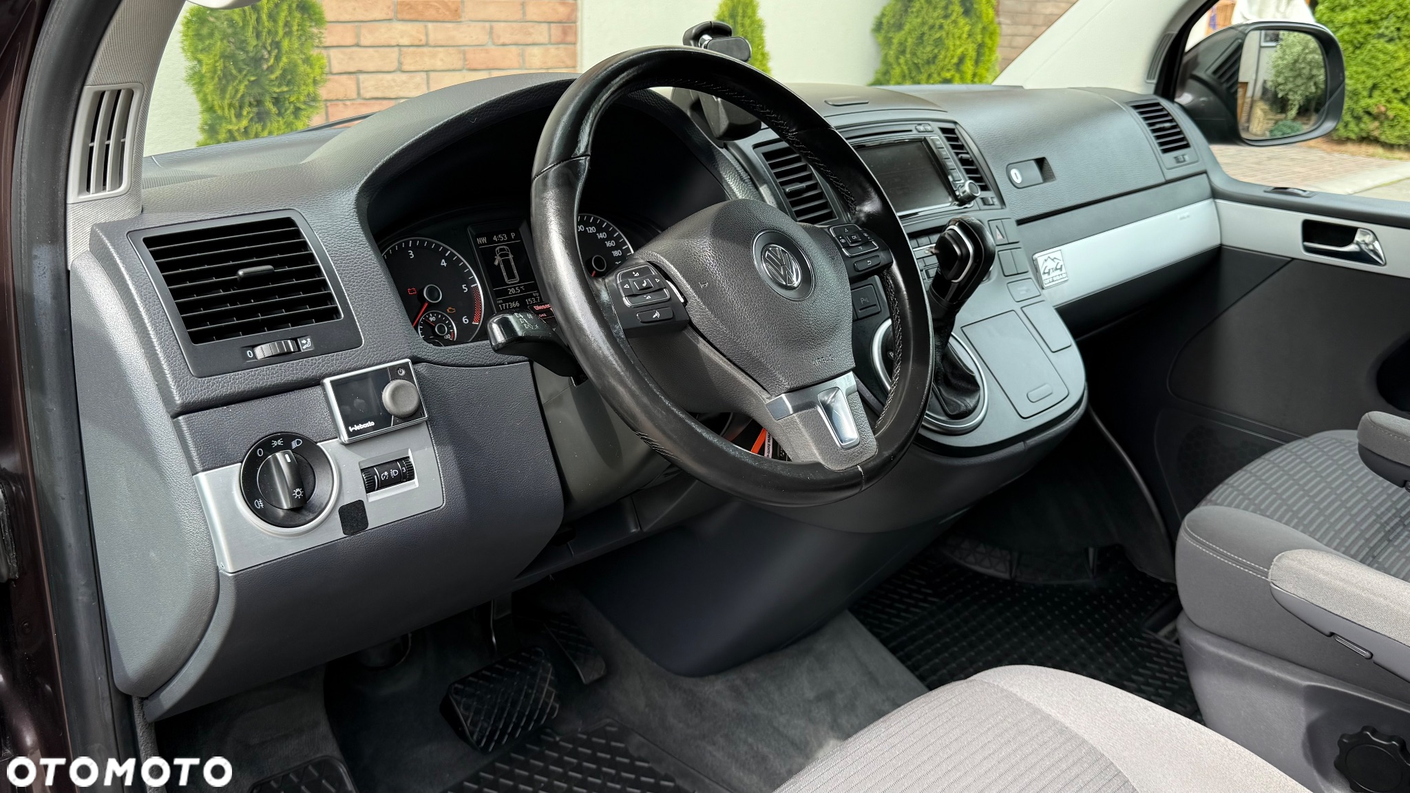 Volkswagen Multivan - 15