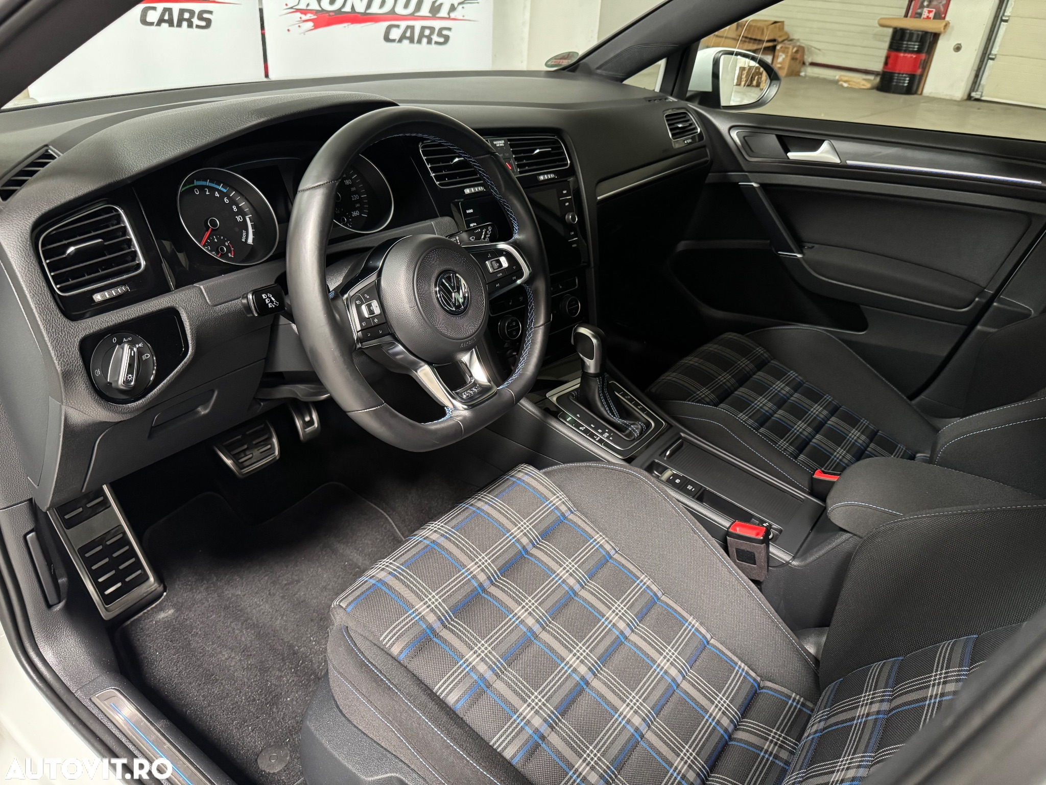 Volkswagen Golf 1.4 GTE Plug-In-Hybrid DSG - 14