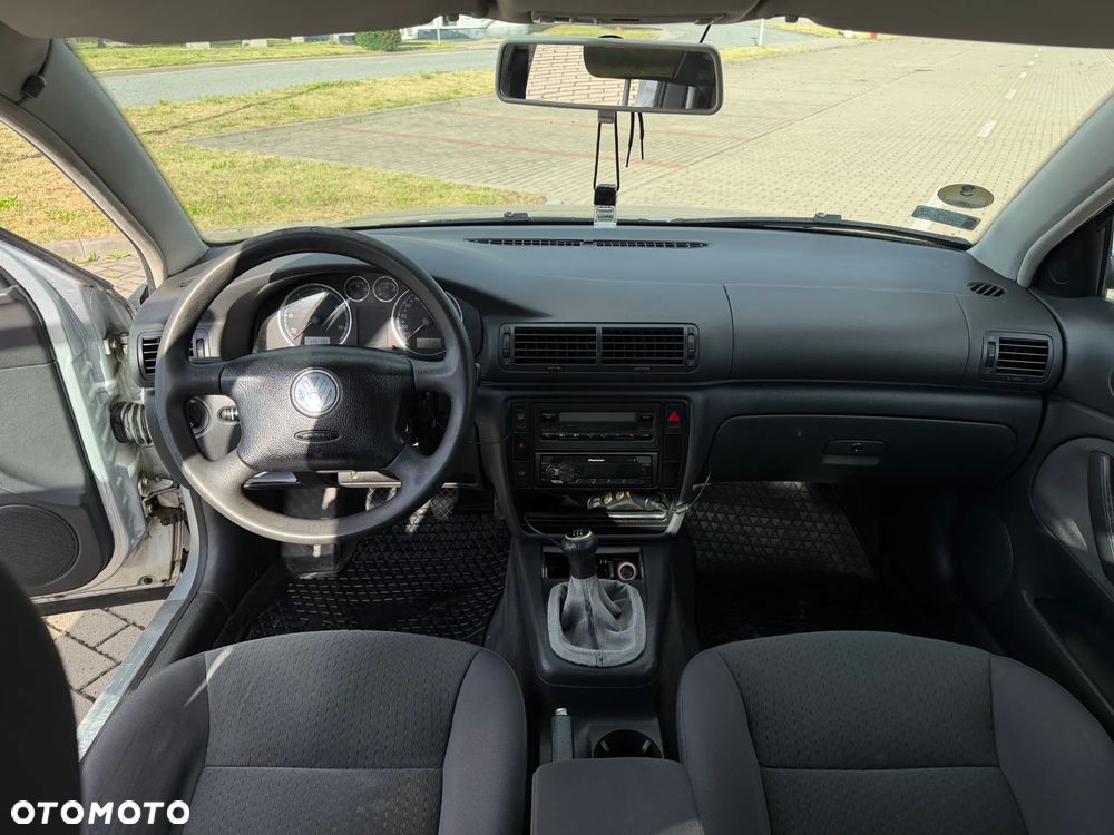 Volkswagen Passat 1.9 TDI Comfortline - 11