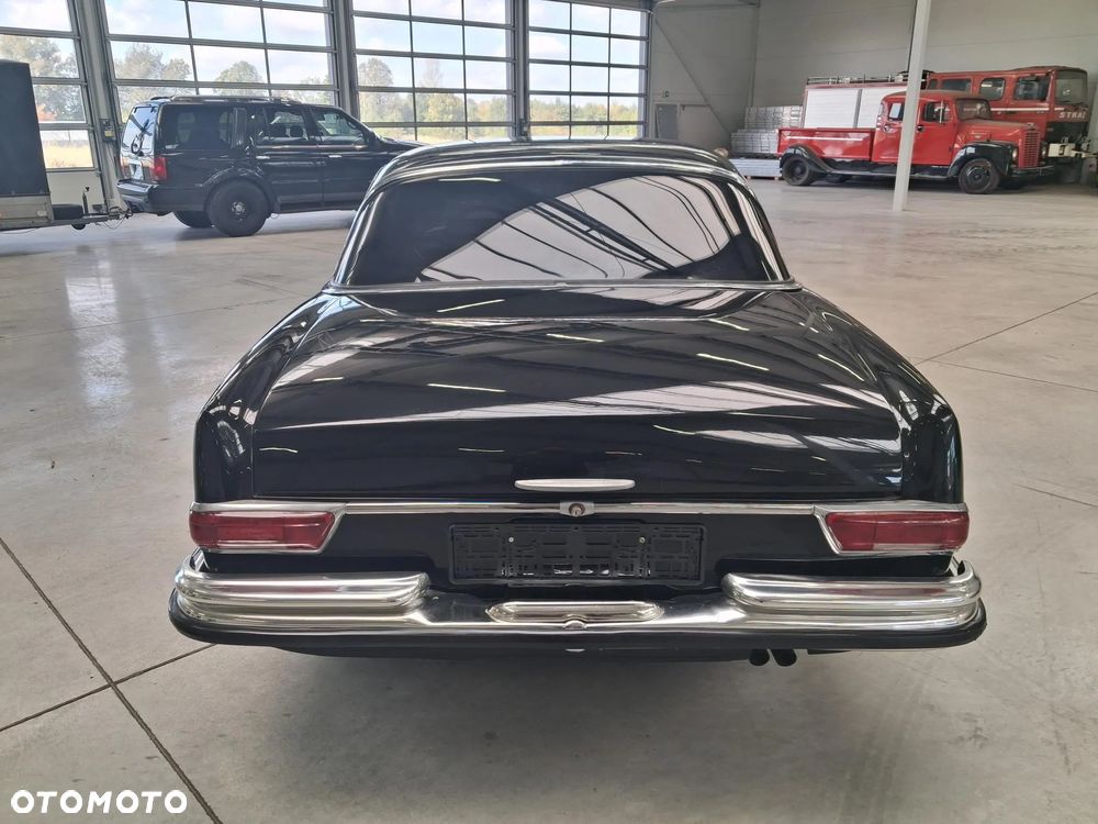 Mercedes-Benz 280 - 9
