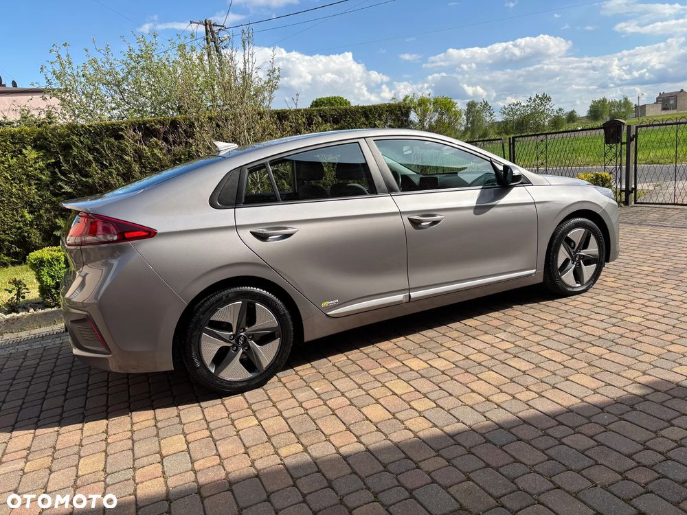 Hyundai IONIQ - 4